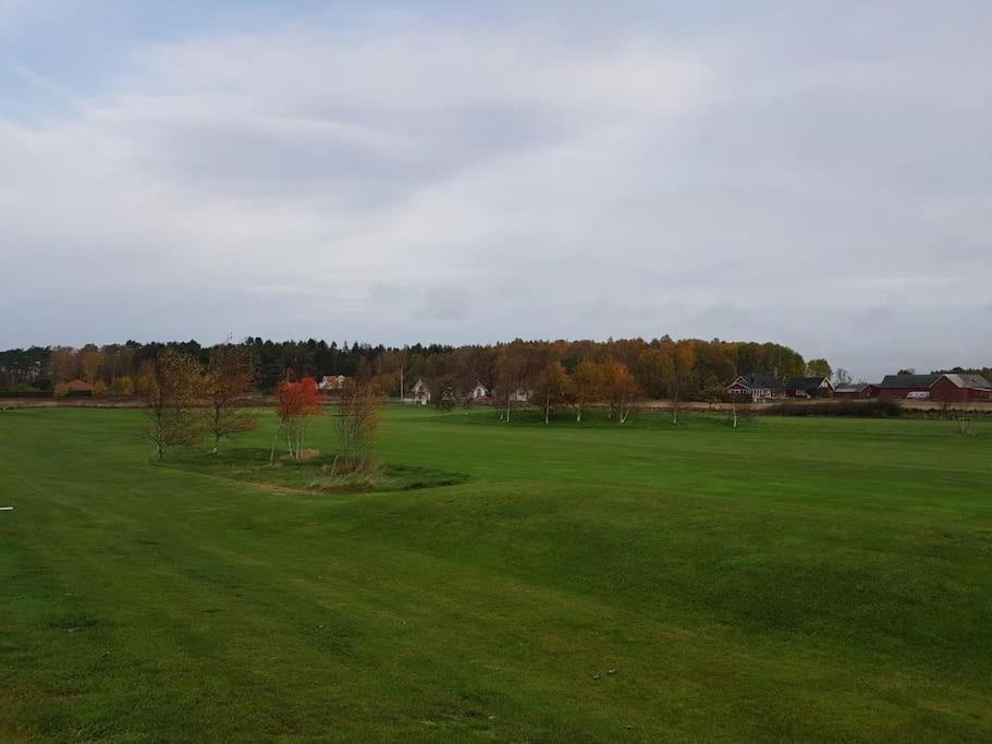 Attefallhus Blixtorps Golfbana 瓦尔贝里 外观 照片